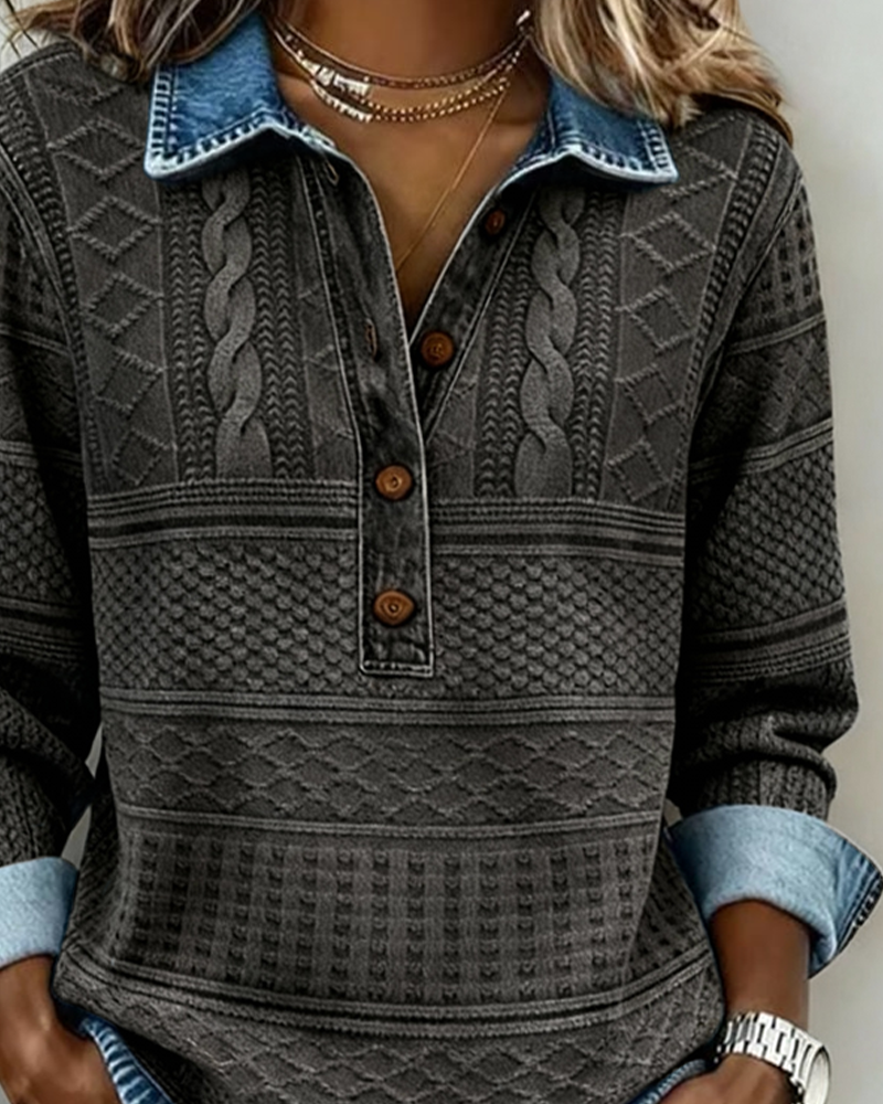 Kabelstrikket Sweater med Knaplukning til Damer – set fra siden