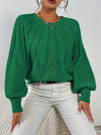 Afslappet kabelstrikket sweater, helfigur foto