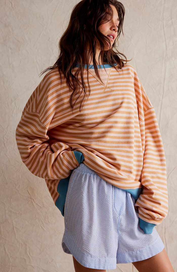 Oversized Stribet Sweater til Damer – på model