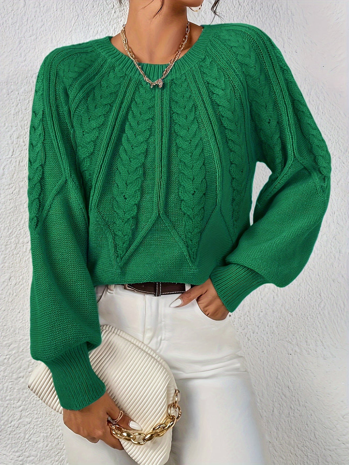 Afslappet kabelstrikket sweater, siddende model