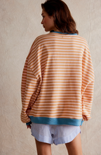 Oversized Stribet Sweater til Damer – på model