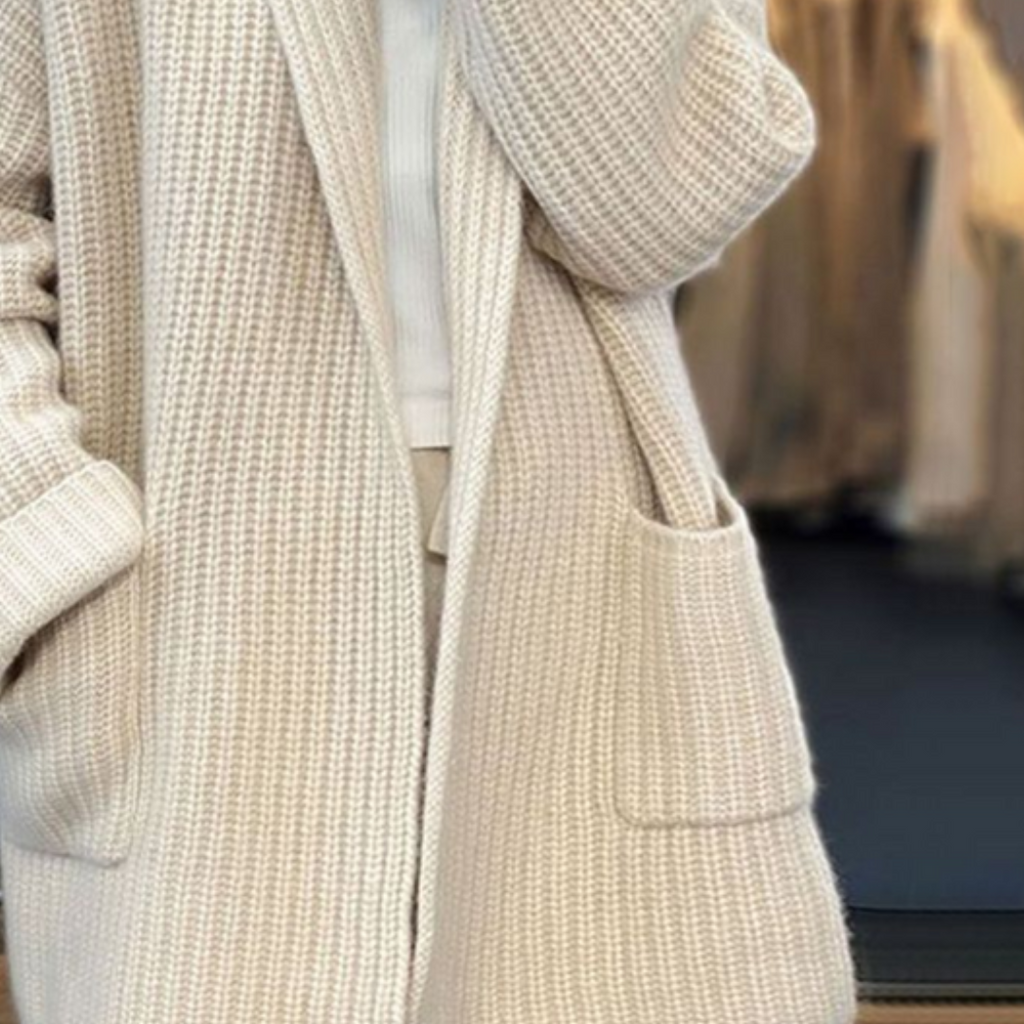 Oversized Cardigan med Lommer til Damer – båret på model