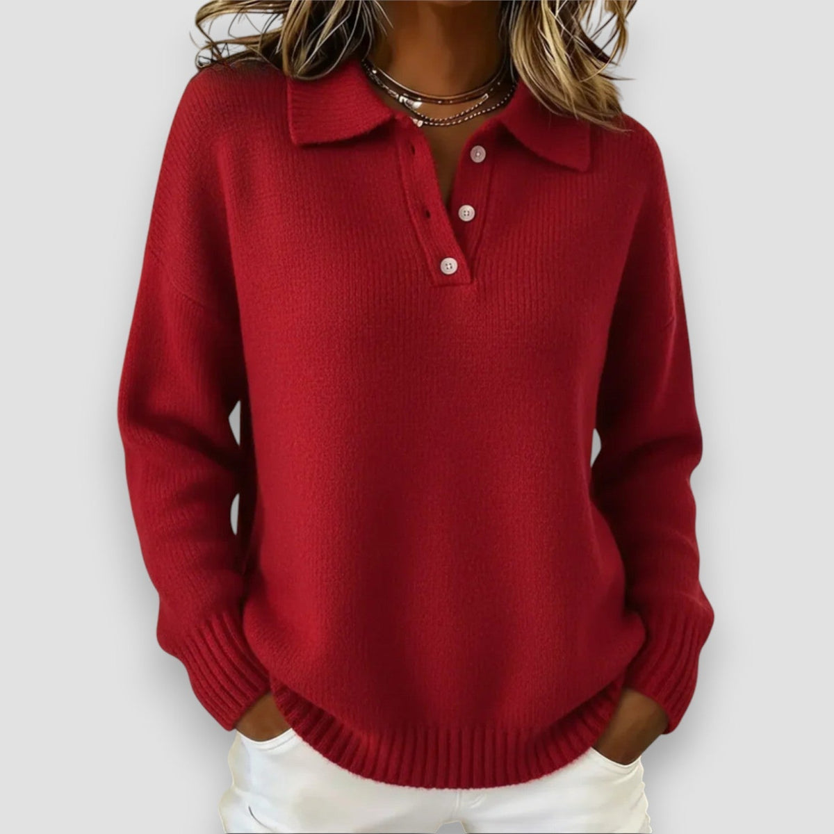 Strikket Polosweater i farven Lyseblå, set forfra