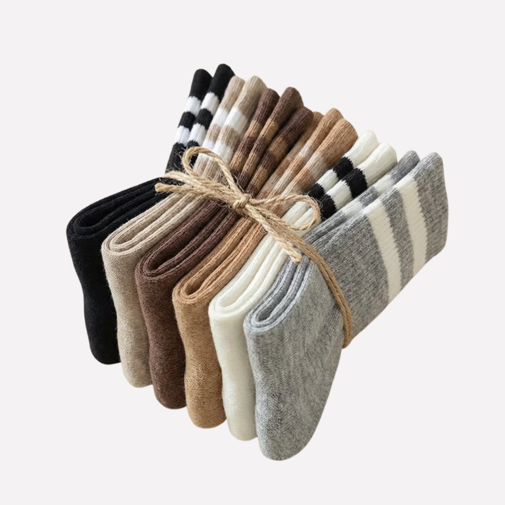 Stribede sokker til damer, styled med sneakers