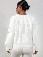 Afslappet kabelstrikket sweater, set forfra