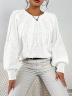 Afslappet kabelstrikket sweater, detalje af strikstruktur