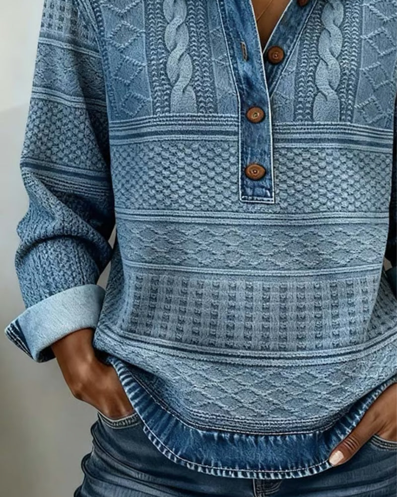 Kabelstrikket Sweater med Knaplukning til Damer – set bagfra