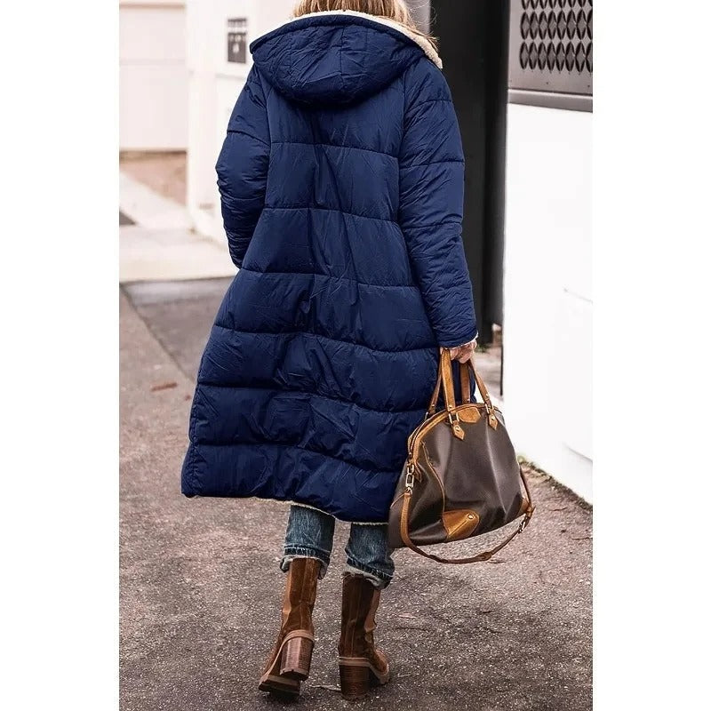 Lang Pufferjakke med Sherpafor til Damer – på model