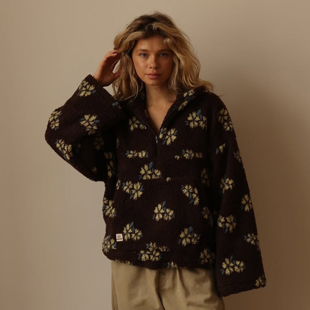 Fleece sweateren stylet til en hyggelig weekendlook