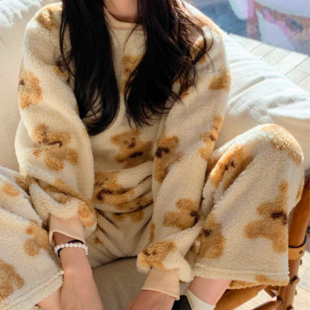Hyggeligt Fluffy Pyjamassæt med Bjørneprint