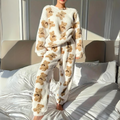 Hyggeligt Fluffy Pyjamassæt med Bjørneprint