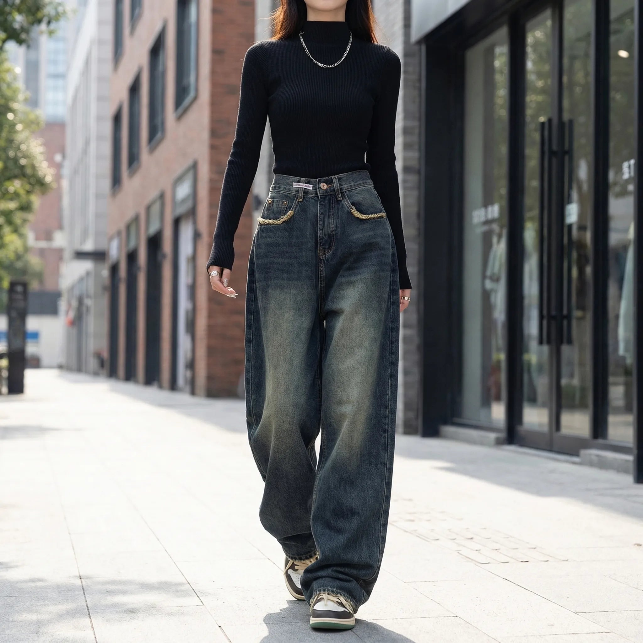 Baggy jeans med høj talje set forfra