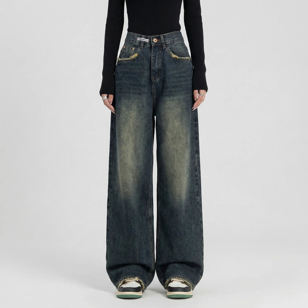 Baggy jeans med høj talje båret i et afslappet outfit