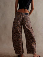 Leopardmønstrede Barrel Jeans til Damer – detalje 4