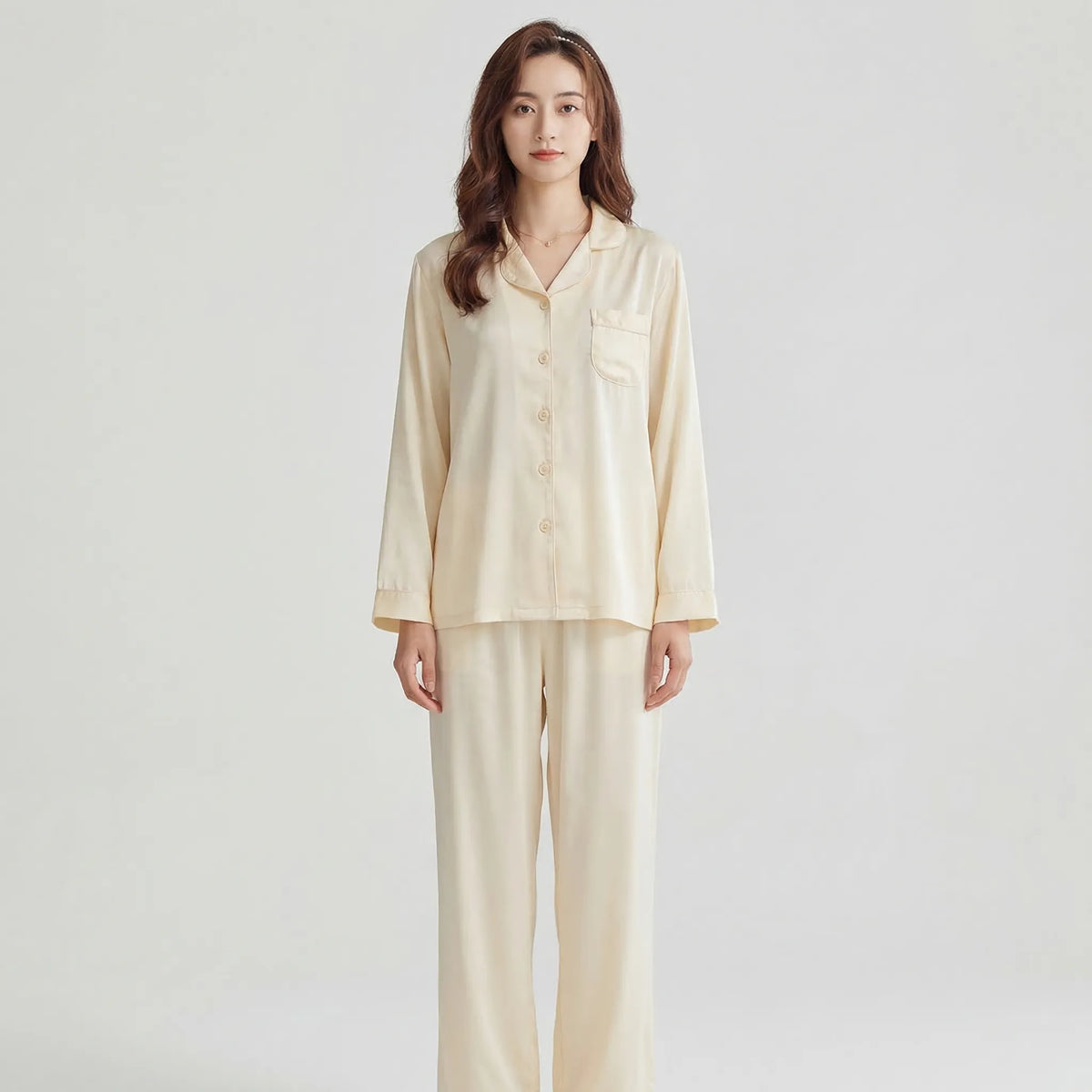 Elegant Satinpyjamas med Sjalskrave til Damer – bagfra