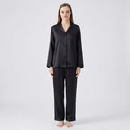 Elegant Satinpyjamas med Sjalskrave til Damer – båret på model