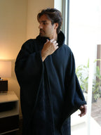 Fuld figur der viser den oversize pasform forfra