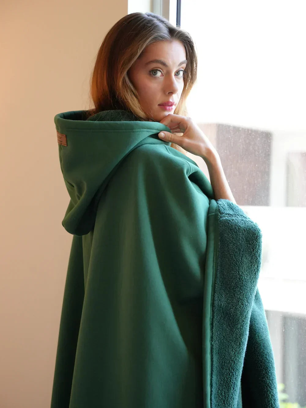 Oversize hættetrøje set forfra i fuld længde