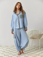 Ternet Pyjamasæt med Brystlomme til Damer – styling