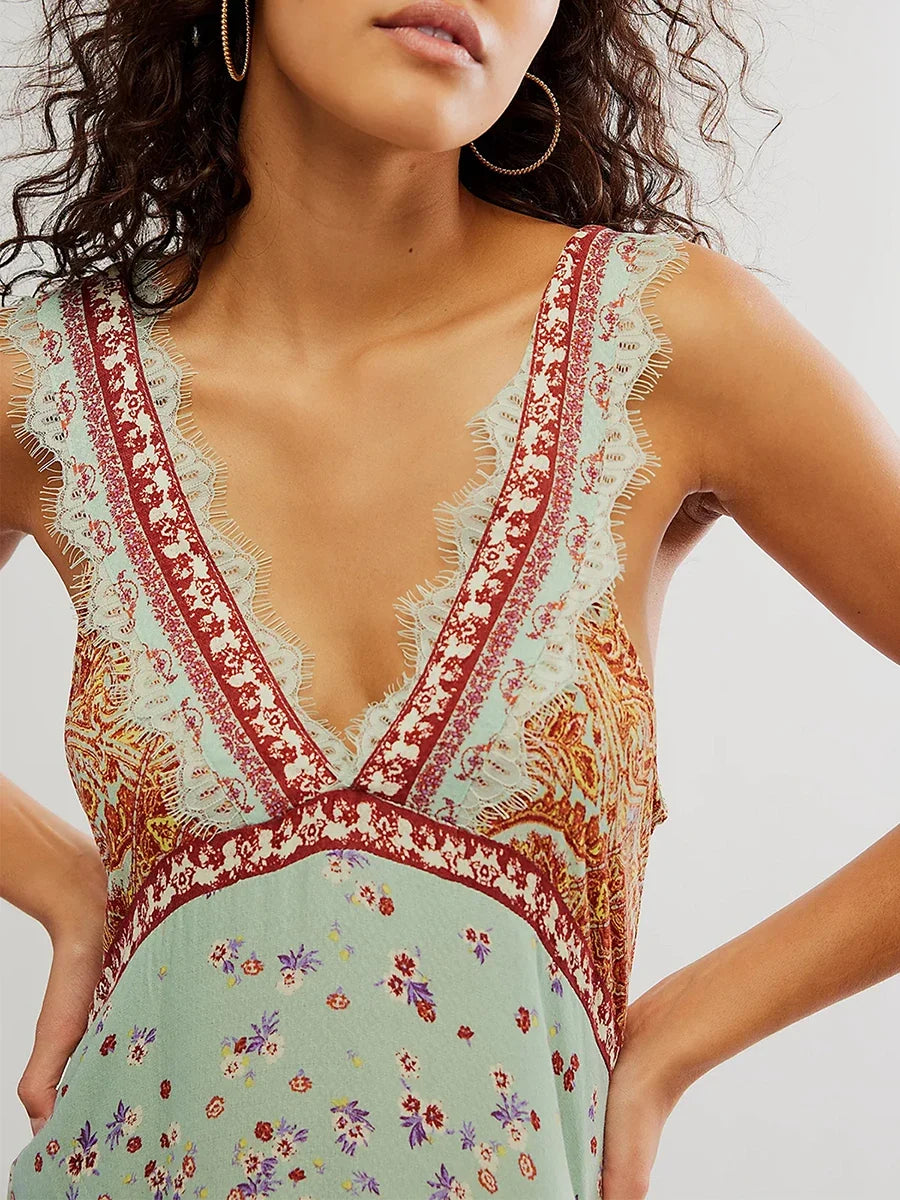 Lace-trim floral V-neck mini dress, detail view 3