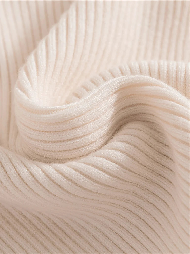 Grøn rullekravesweater, set bagfra