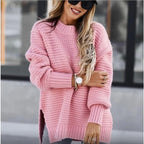 Ensfarvet sweater stylet med jeans, helfigur