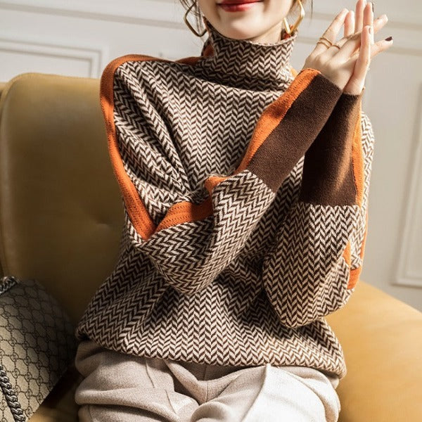 Rullekravesweater med Farveblok-Detalje, vist fra siden