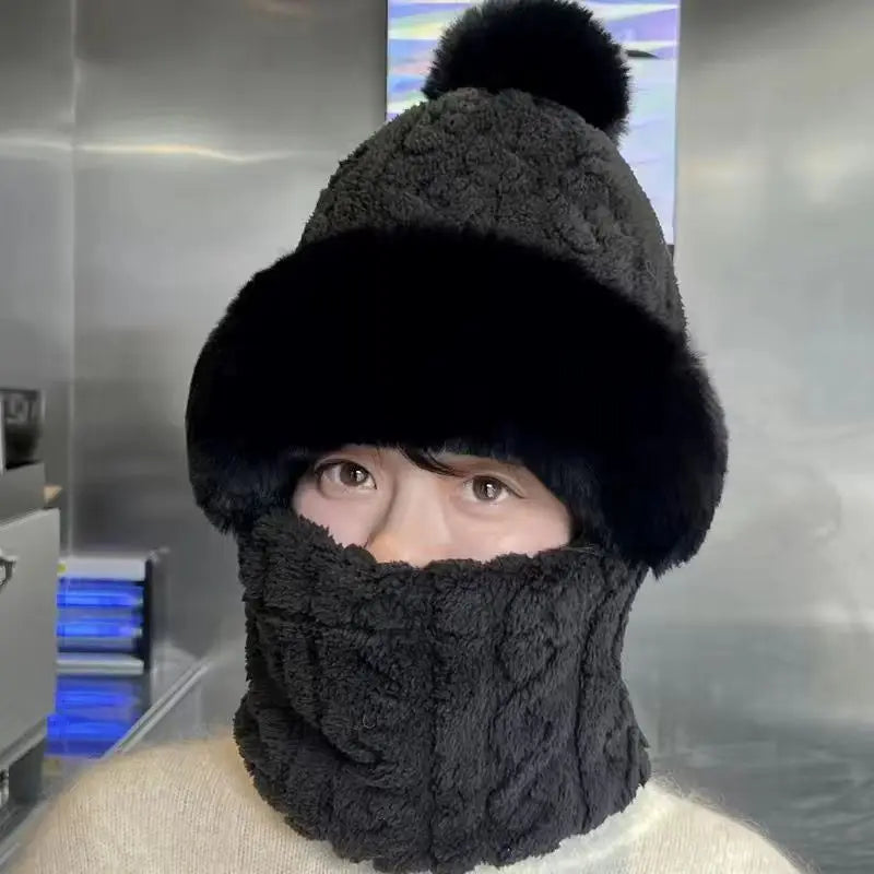 Model 2 i hvid, elefanthue med pompon