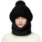 Sort elefanthue med pompon set forfra