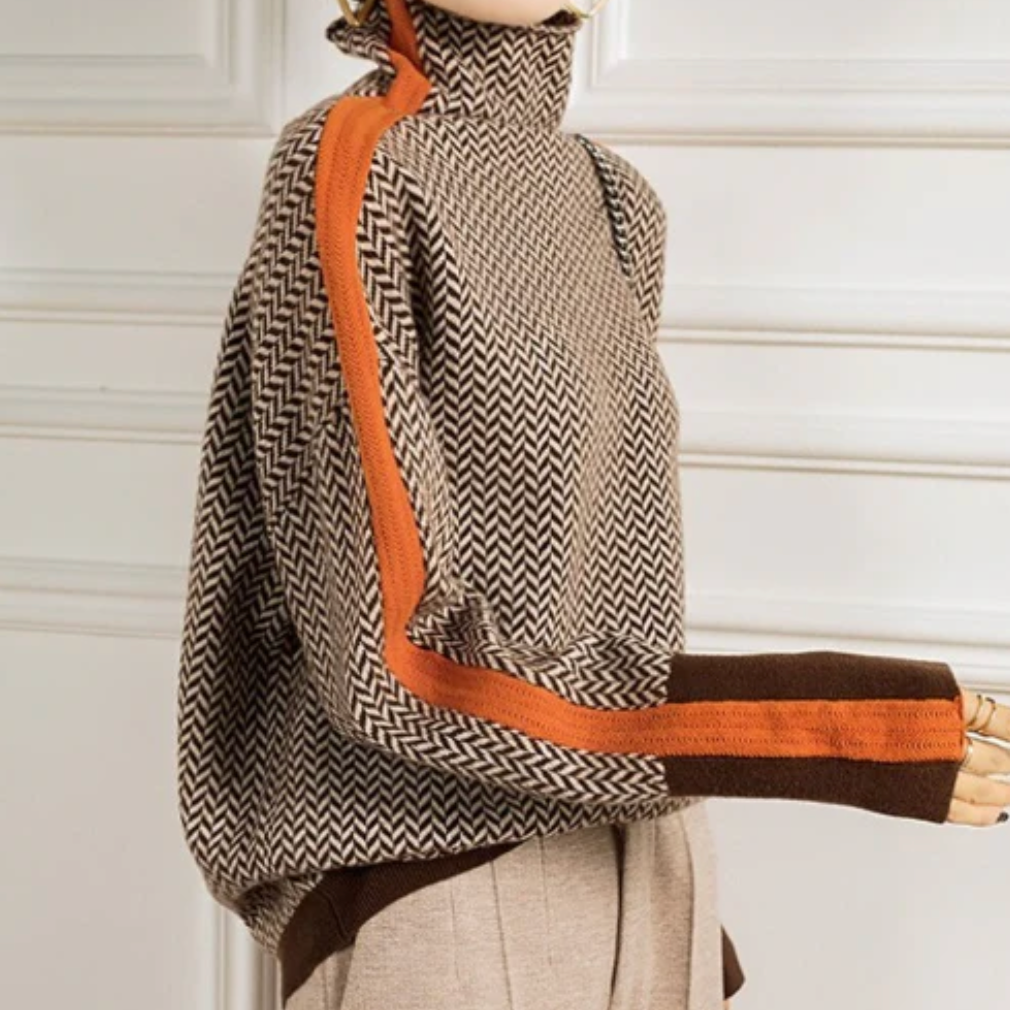 Rullekravesweater med Farveblok-Detalje i farven Orange, set forfra