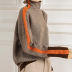Rullekravesweater med Farveblok-Detalje i farven Orange, set forfra