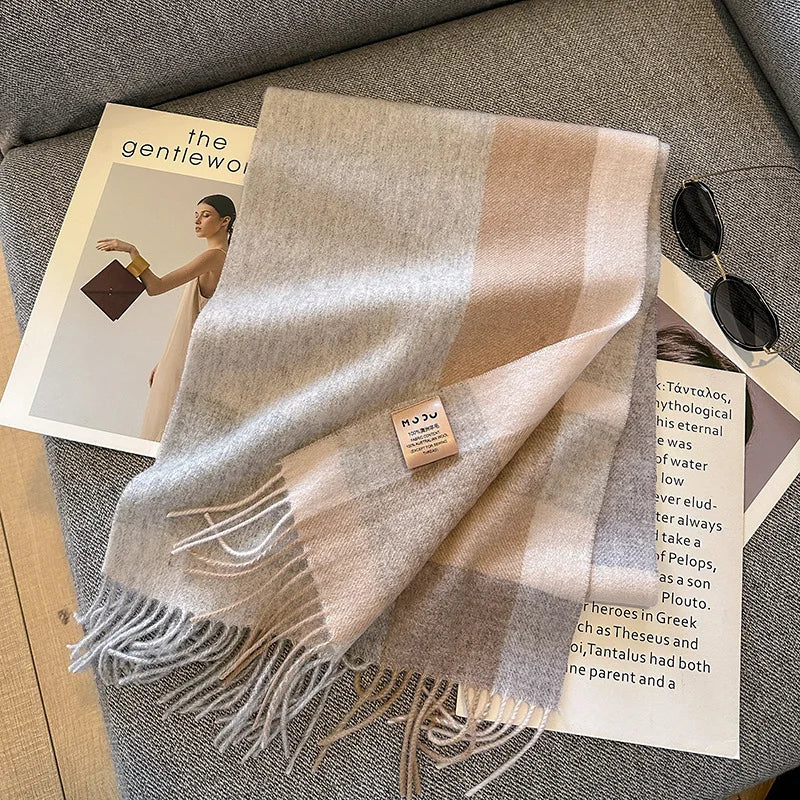 Australsk uldponcho stylet over striktrøje