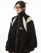 Oversized rullekrave-cardigan til damer – detalje af strik og krave
