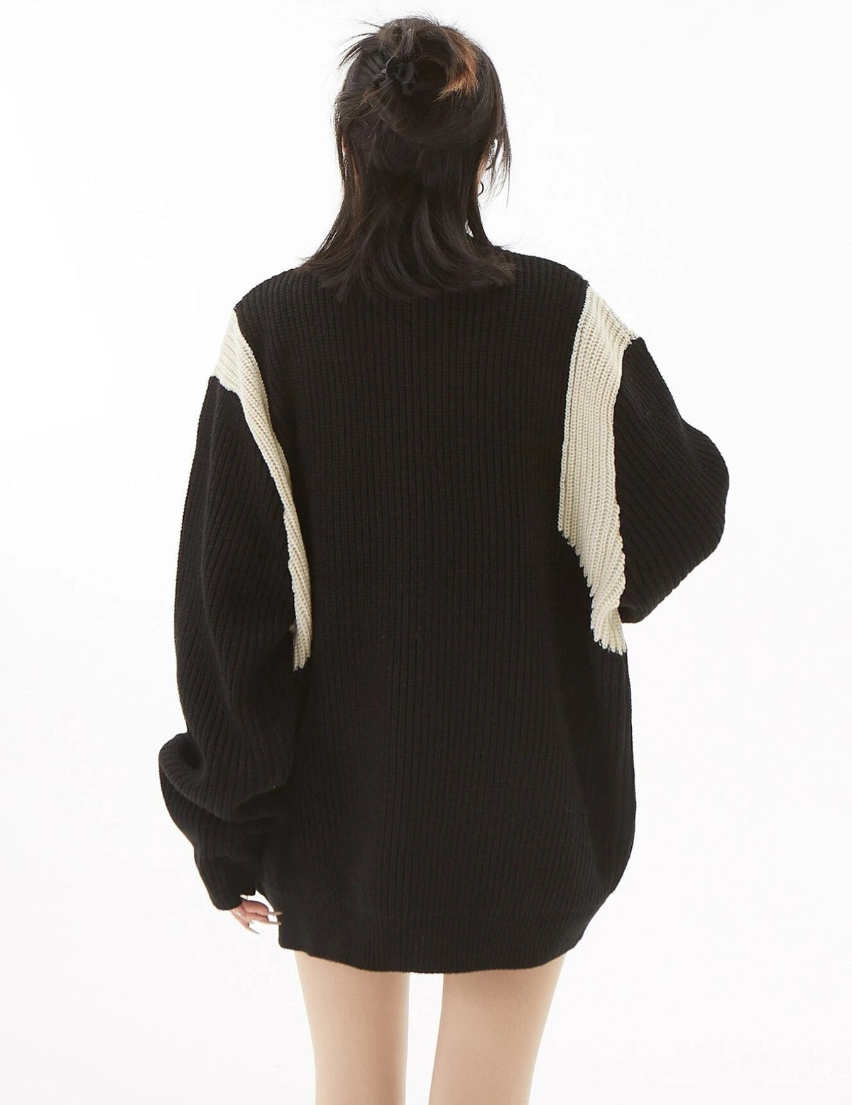 Oversized rullekrave-cardigan til damer – bagfra