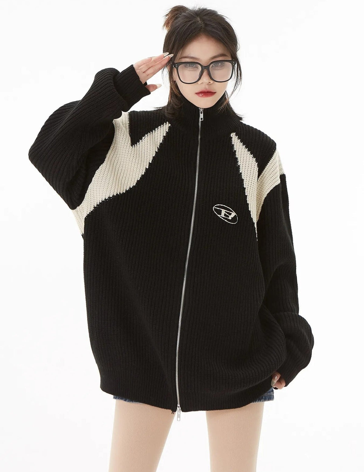 Oversized rullekrave-cardigan til damer – forfra