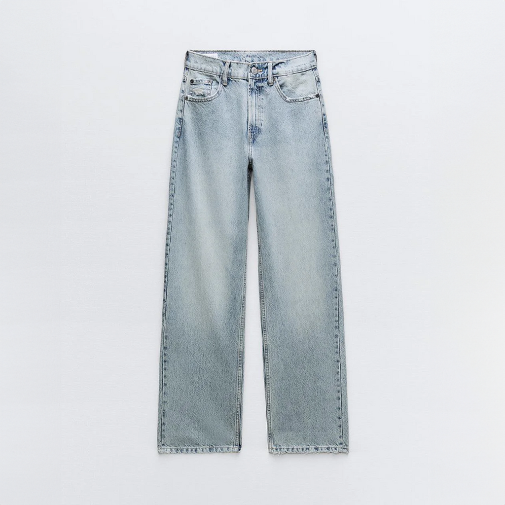 Detaljebillede af høj talje og lynlåslukning på jeans til damer