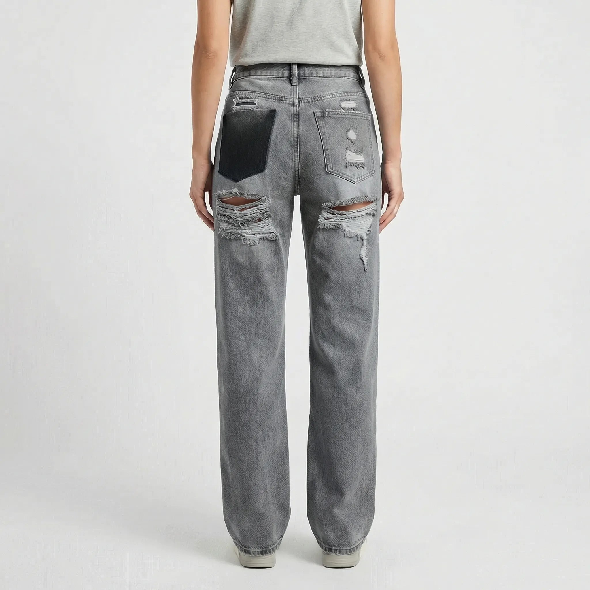 Slidte jeans til damer i grå og blå denim vist samlet