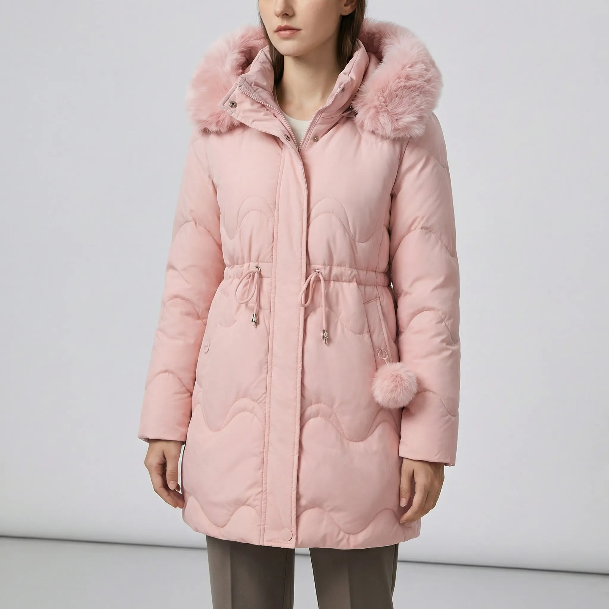 Sidelommer og detaljer på den vandafvisende parka til damer