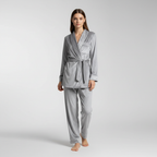 Varmt Pyjamasæt i Blødt Materiale til Damer – båret på model