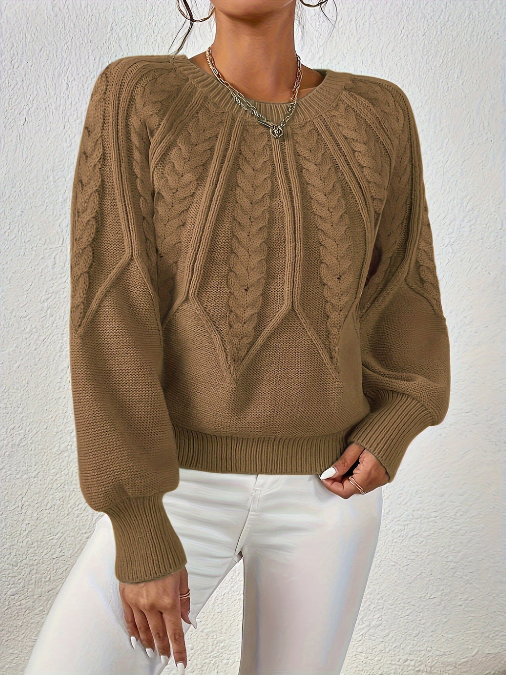 Afslappet kabelstrikket sweater, siddende model