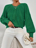 Afslappet kabelstrikket sweater, detalje af halskant