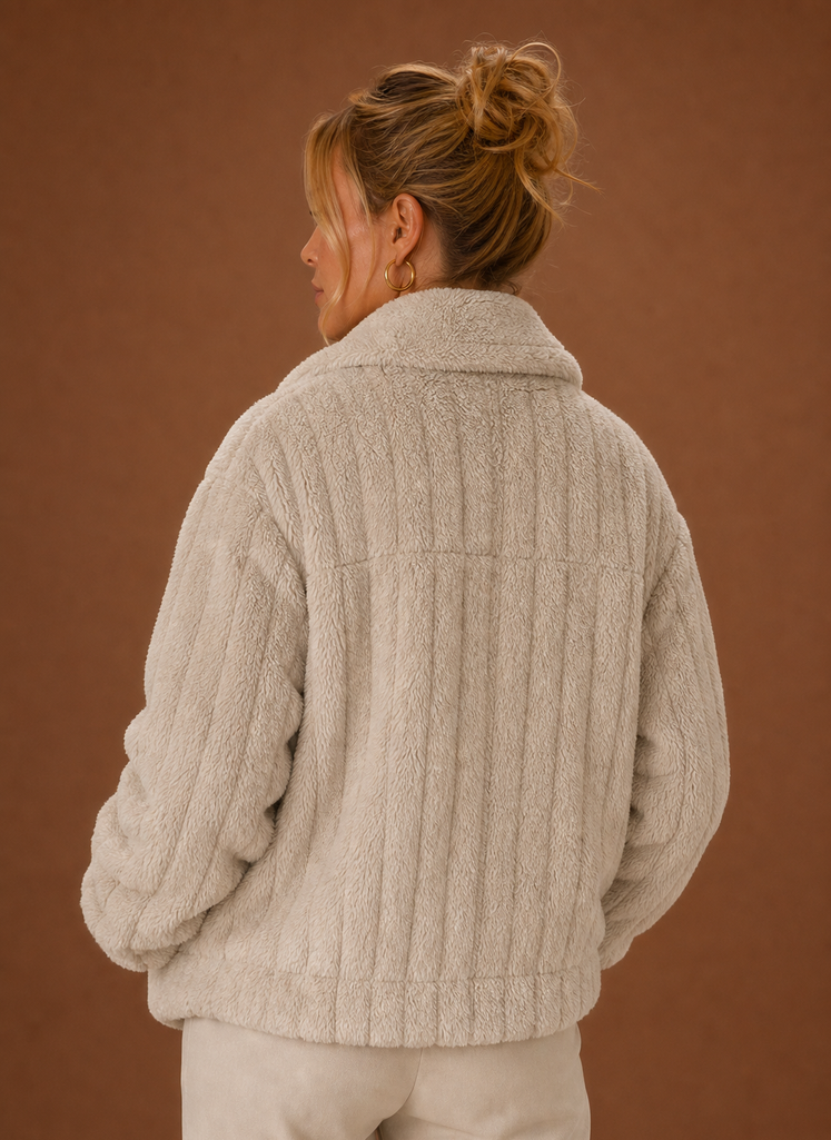 Oversized teddyjakke i kaki set bagfra