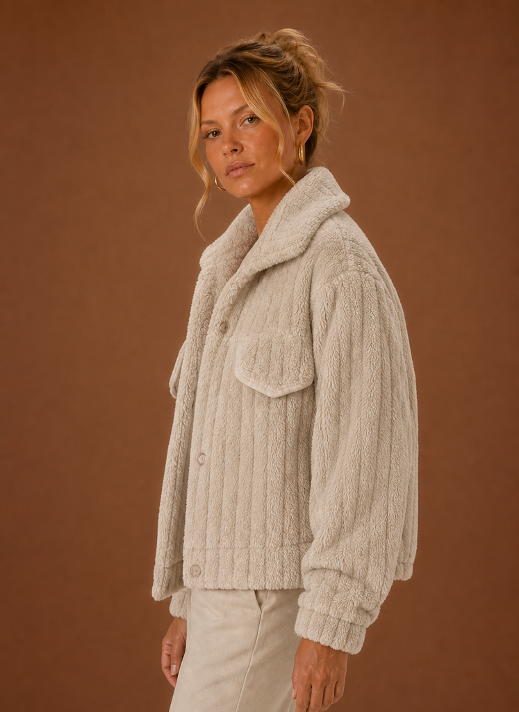 Oversized teddyjakke i kaki, sidevinkel