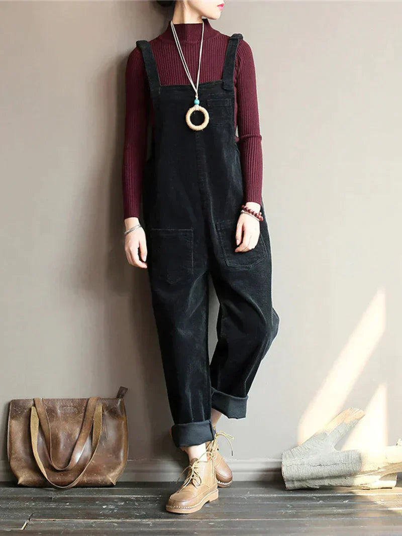 Sort denim overall til damer med frontknapper i afslappet pasform
