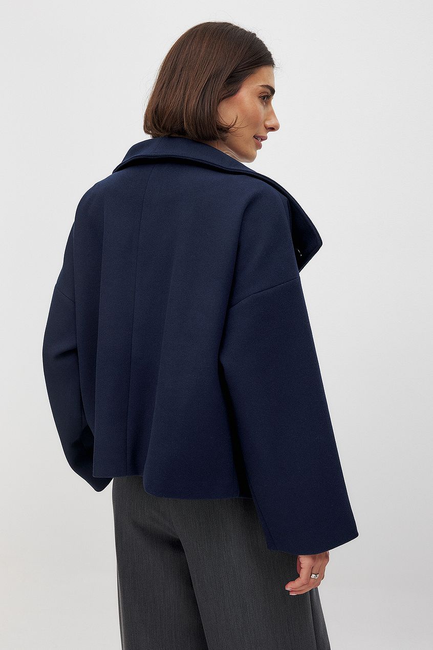 Dobbeltradet Trenchcoat, stylet på model