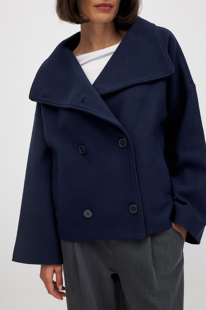 Dobbeltradet Trenchcoat, vist med tilbehør