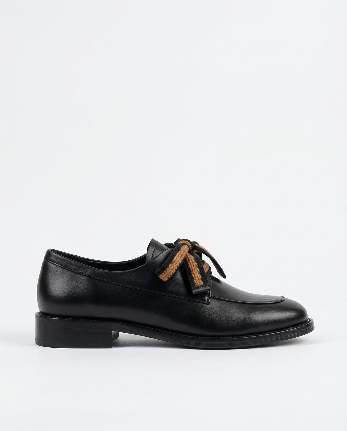 Two-tone woven leather loafer in Black