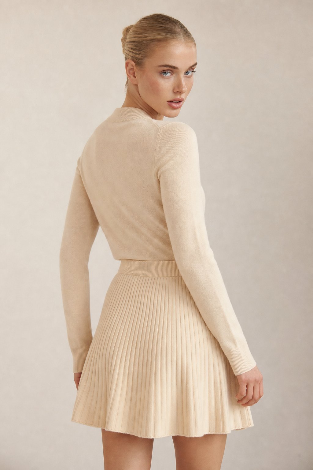 High-waisted merino wool mini skirt in Khaki