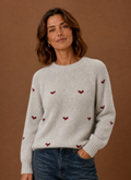 Lysegrå sweater med hjerteprint set forfra