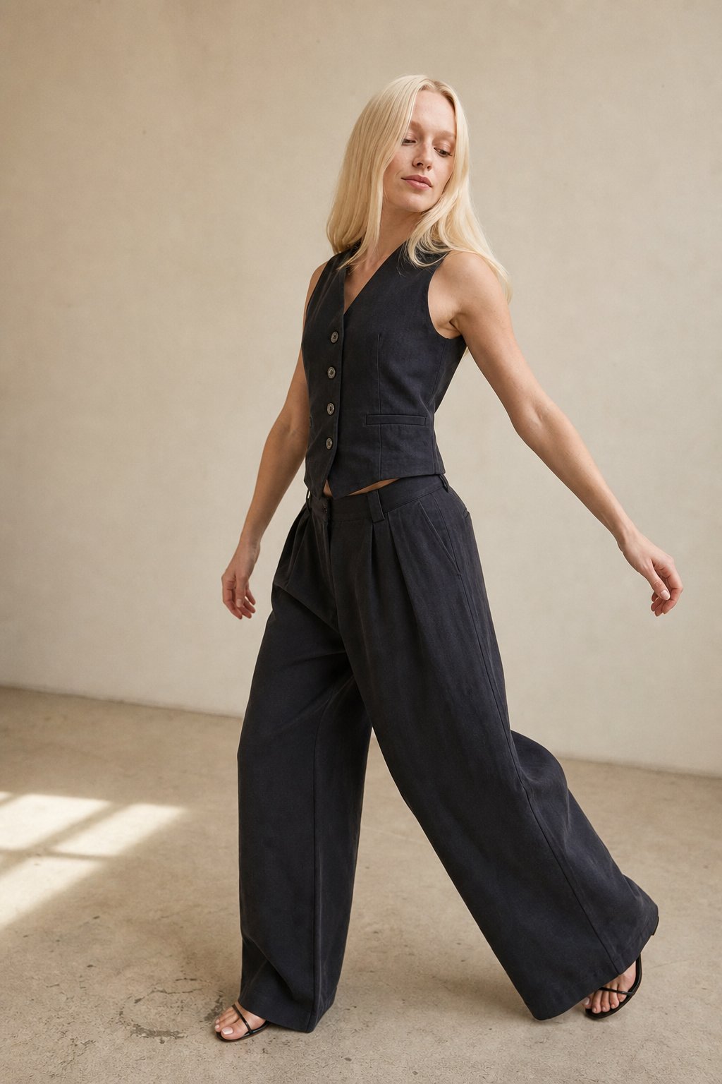 Linen blend vest and trouser set, detail view 2